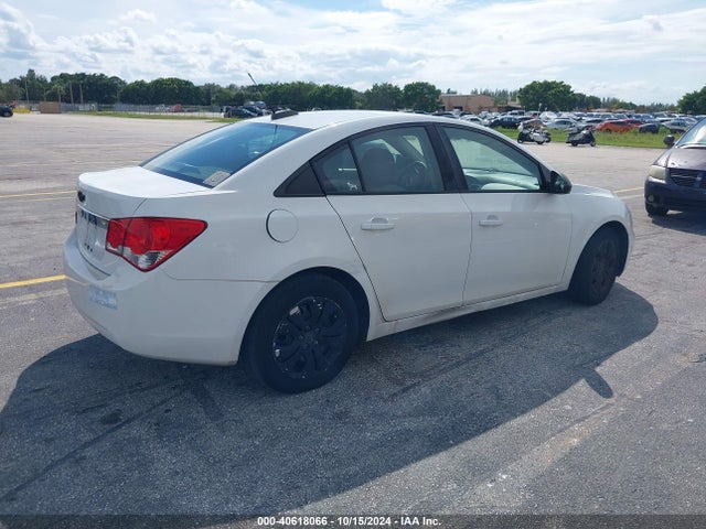 Chevrolet Cruze Ls Auto 2015 1G1PA5SH4F7140766 Image 4