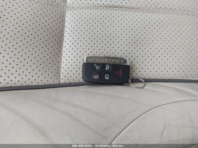 2016 JAGUAR XJ SAJWA1C76G8W00878 Photo 10