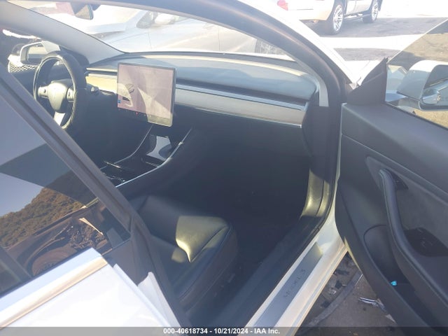 2019 TESLA MODEL 3 5YJ3E1EA8KF425198 Photo 4