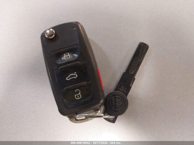 1VWBA7A30JC045010 Volkswagen Passat 2.0t Se