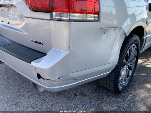 5LMJJ2HT0FEJ04469 Lincoln Navigator
