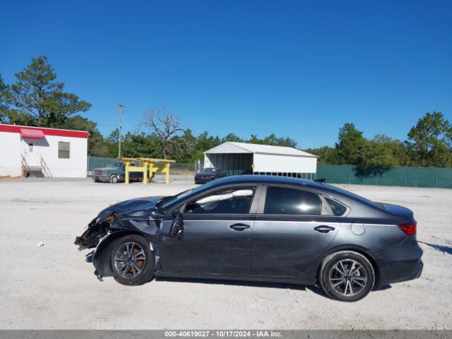 3KPF24AD1RE833680 KIA Forte Lxs