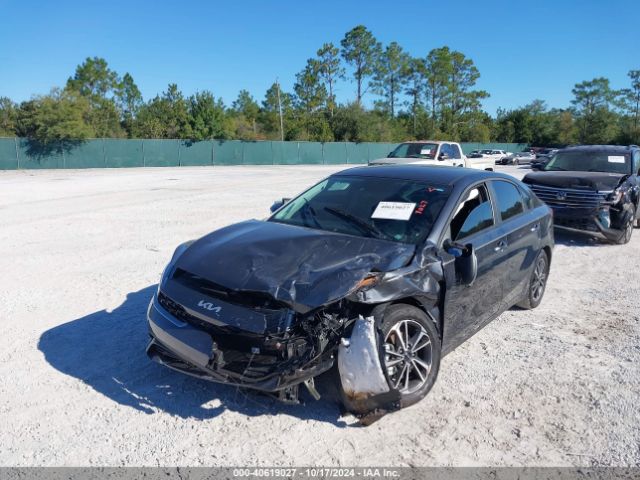 3KPF24AD1RE833680 KIA Forte Lxs