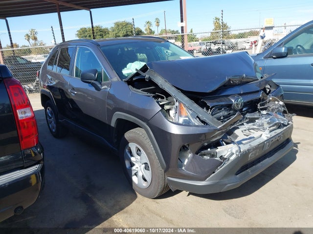 Toyota RAV4 LE 2019 2T3H1RFV1KW002815 Image 1