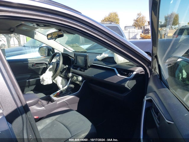 Toyota RAV4 LE 2019 2T3H1RFV1KW002815 Image 5