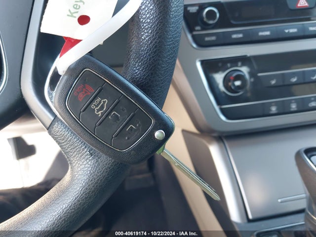 Hyundai SONATA SE 2017 5NPE24AF0HH511510 Image 11