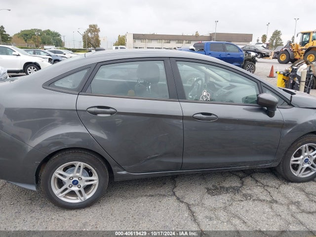Ford FIESTA SE 2018 3FADP4BJ1JM104754 Image 17
