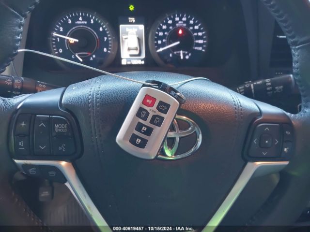 5TDYZ3DC2HS771261 Toyota Sienna Xle/limited