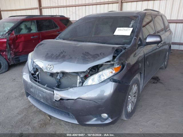 5TDYZ3DC2HS771261 Toyota Sienna Xle/limited