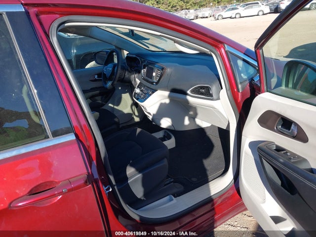 2C4RC1CG2NR223585 Chrysler Voyager Lx