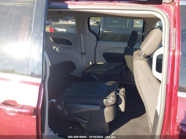2C4RC1CG2NR223585 Chrysler Voyager Lx