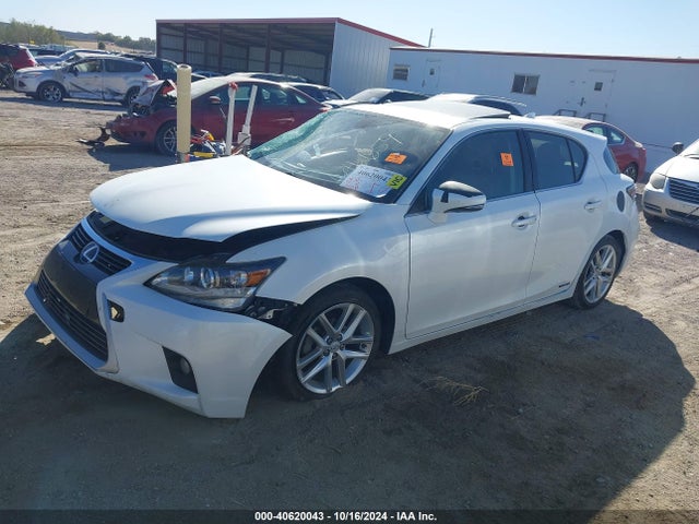 Lexus CT 200H 2014 JTHKD5BH5E2198064 Image 2