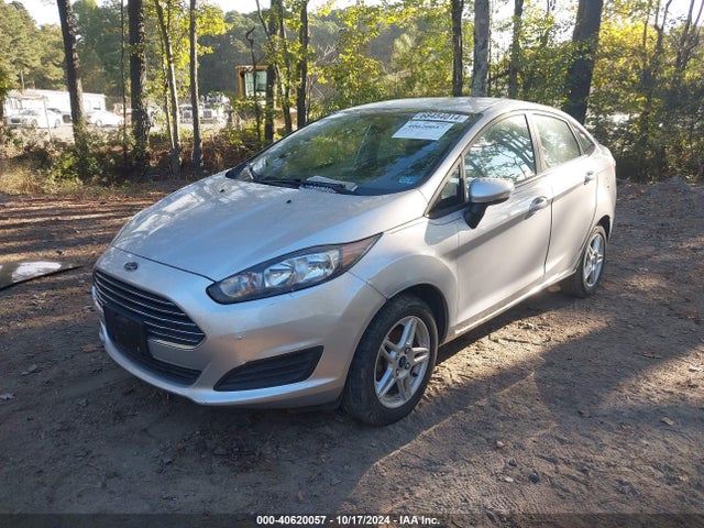 Ford FIESTA SE 2018 3FADP4BJ8JM143759 Image 2
