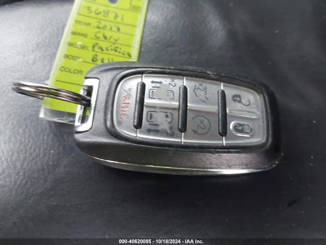 Chrysler Pacifica Touring-l 2017 2C4RC1BG3HR527210 Image 11