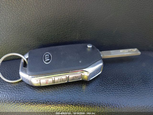 KNDJ23AU6L7099033 KIA SOUL LX