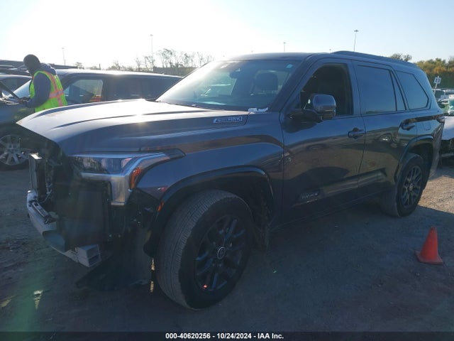 Toyota Sequoia Platinum 2024 7SVAAABA6RX027212 Image 2