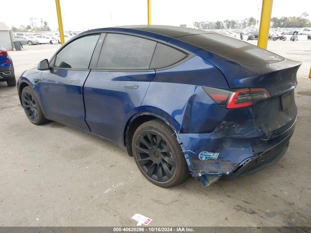 2021 TESLA MODEL Y 5YJYGDEE2MF070732 Photo 2