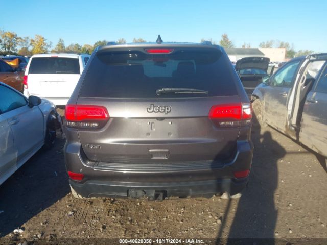 1C4RJFAG3JC325910 Jeep Grand Cherokee Laredo E 4x4