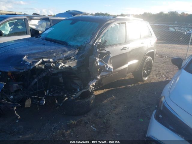 1C4RJFAG3JC325910 Jeep Grand Cherokee Laredo E 4x4