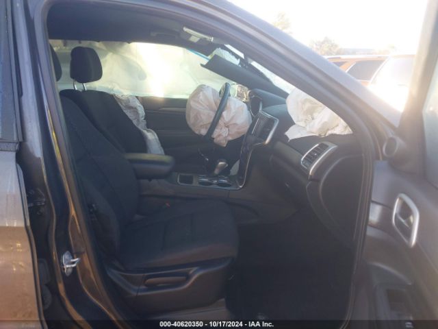 1C4RJFAG3JC325910 Jeep Grand Cherokee Laredo E 4x4