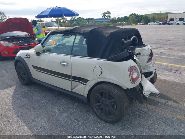 2014 MINI CONVERTIBLE WMWZP3C54ET707620 Photo 2