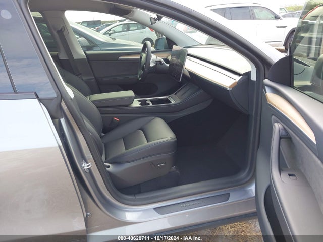 2024 TESLA MODEL Y 7SAYGDEE3RA317778 Photo 4
