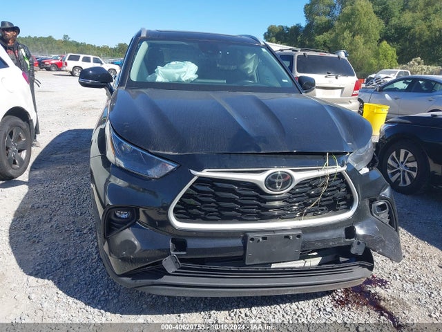 Toyota Highlander Xle 2022 5TDGZRBH2NS247276 Image 13
