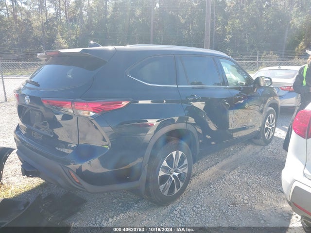 Toyota Highlander Xle 2022 5TDGZRBH2NS247276 Image 4