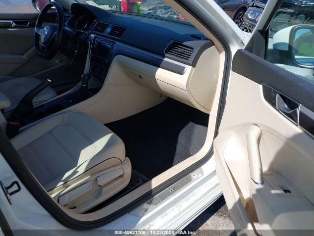 1VWDT7A30HC005488 Volkswagen Passat 1.8t R-line