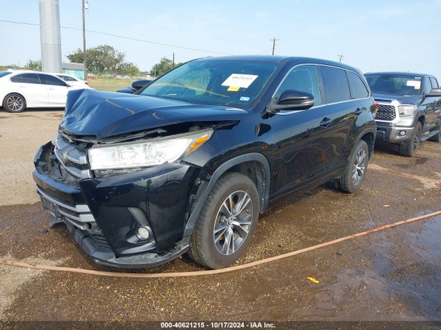 Toyota Highlander Le Plus 2018 5TDZZRFH2JS249137 Image 2