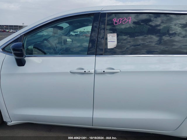 Chrysler Pacifica Hybrid Select 2024 2C4RC1S72RR156641 Image 14