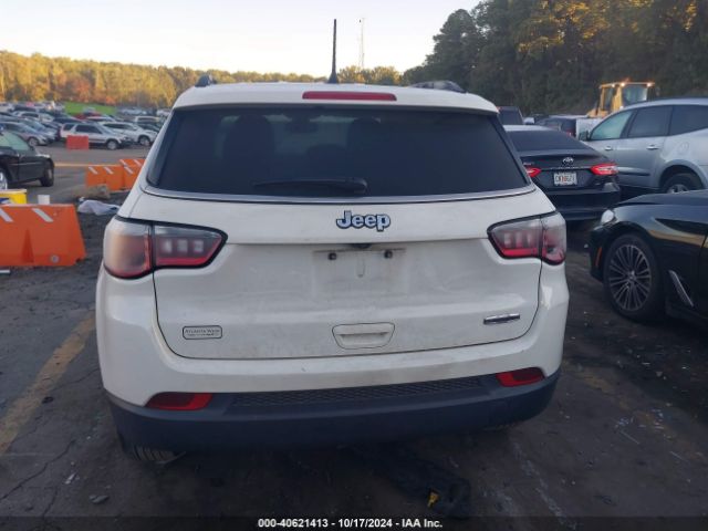 3C4NJCBB1JT368436 Jeep Compass Latitude Fwd