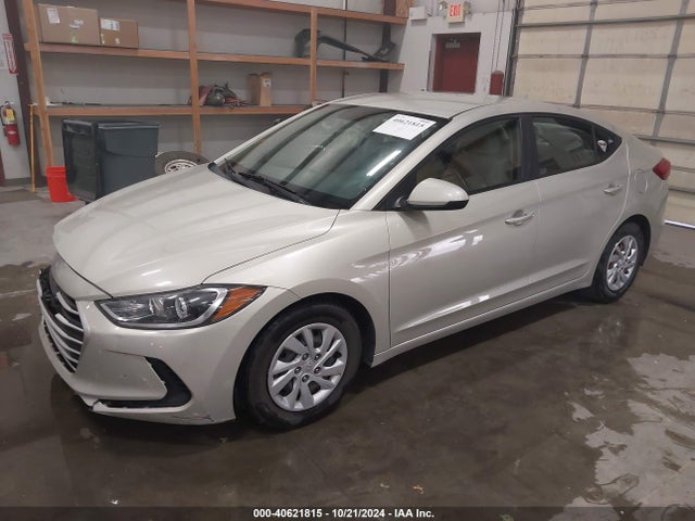 5NPD74LF1HH195755 Hyundai ELANTRA SE