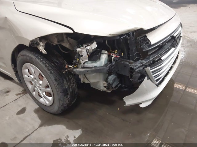 5NPD74LF1HH195755 Hyundai ELANTRA SE