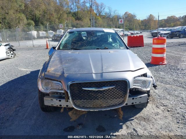 2C3CCAKGXJH268169 Chrysler 300 Limited Awd