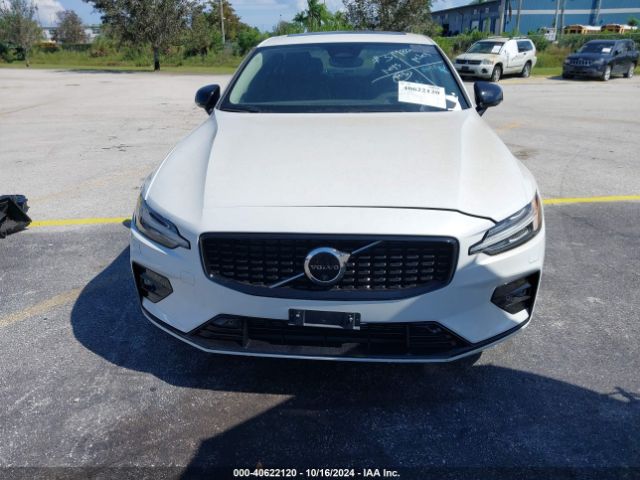 7JRL12TL0RG281251 Volvo S60 B5 Plus Dark Theme