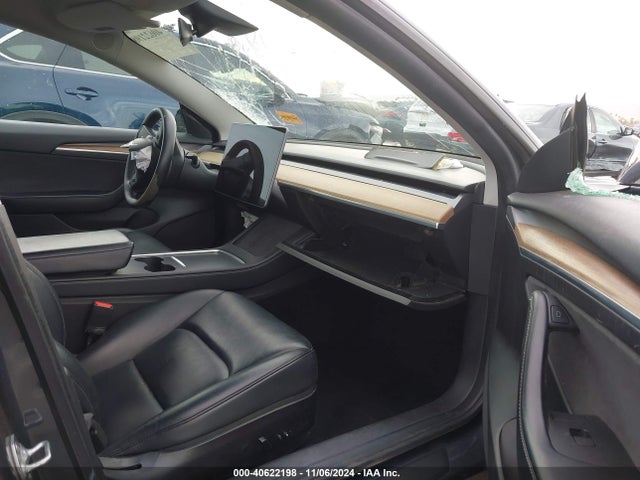 2022 TESLA MODEL 3 5YJ3E1EB5NF185945 Photo 4