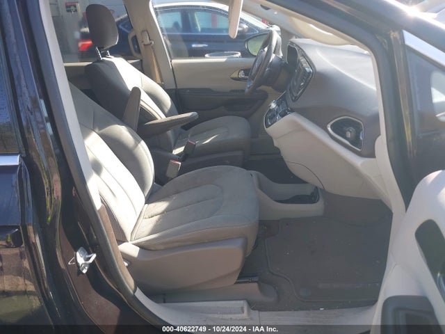 2C4RC1DG4HR607581 Chrysler Pacifica Touring