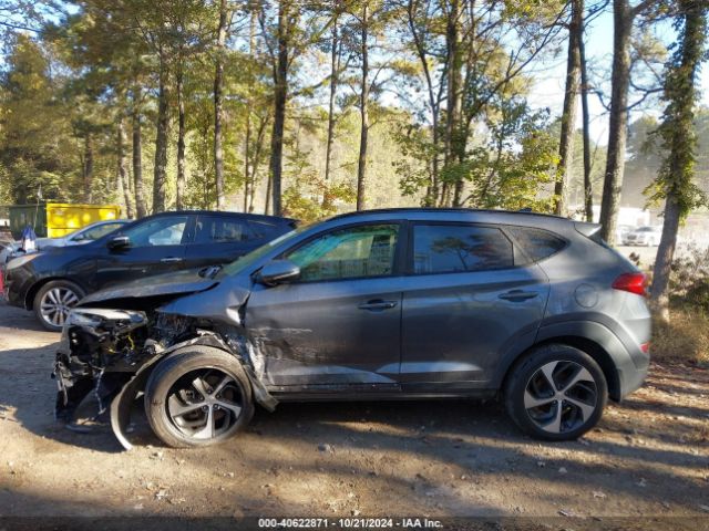 KM8J3CA25JU752490 Hyundai Tucson Value