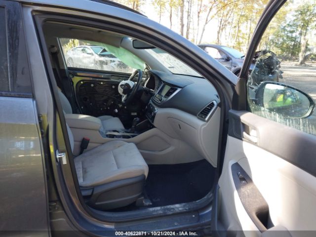 KM8J3CA25JU752490 Hyundai Tucson Value