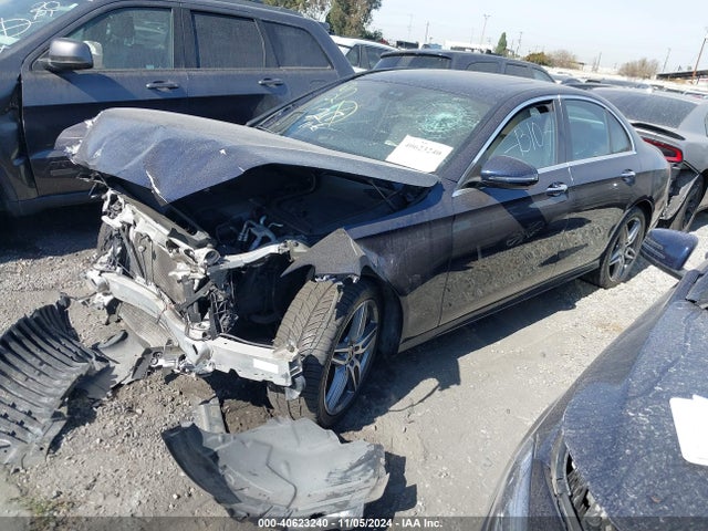 WDDZF4JBXJA334261 Mercedes-Benz E 300