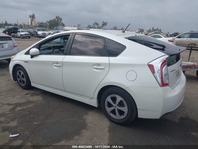 Toyota Prius Two 2015 JTDKN3DU7F0467448 Image 3