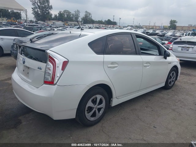 Toyota Prius Two 2015 JTDKN3DU7F0467448 Image 4