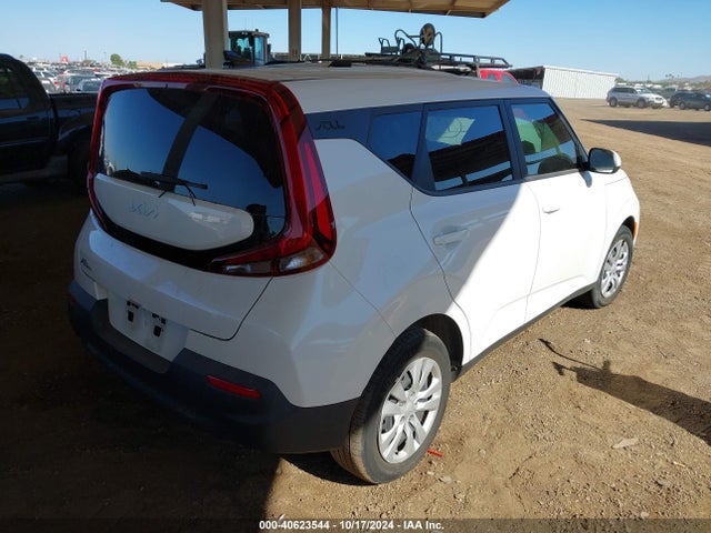 KIA SOUL LX 2022 KNDJ23AU4N7172063 Image 4