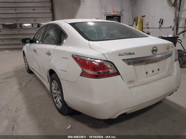 Nissan Altima 2.5 S 2015 1N4AL3AP7FC285396 Image 3