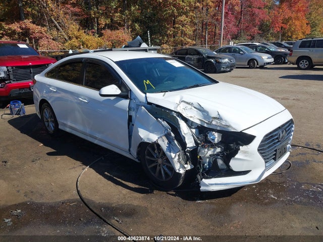 Hyundai SONATA SE 2018 5NPE24AF3JH705650 Image 1