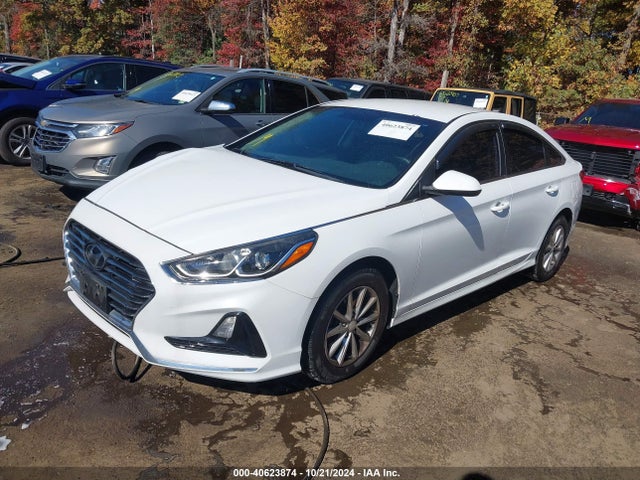 Hyundai SONATA SE 2018 5NPE24AF3JH705650 Image 2