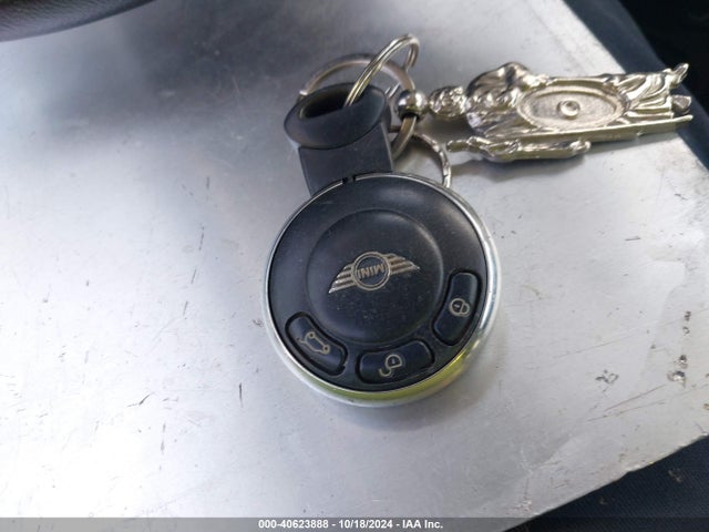 2009 MINI COOPER S WMWMF73599TW81994 Photo 10