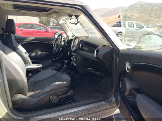 2009 MINI COOPER S WMWMF73599TW81994 Photo 4