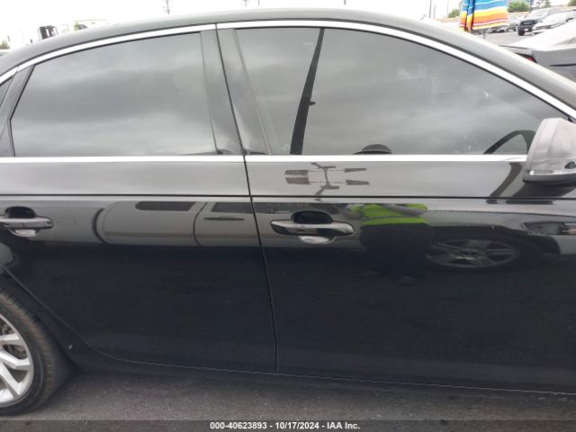 WAUHMAF47KA014933 Audi A4 40 Premium